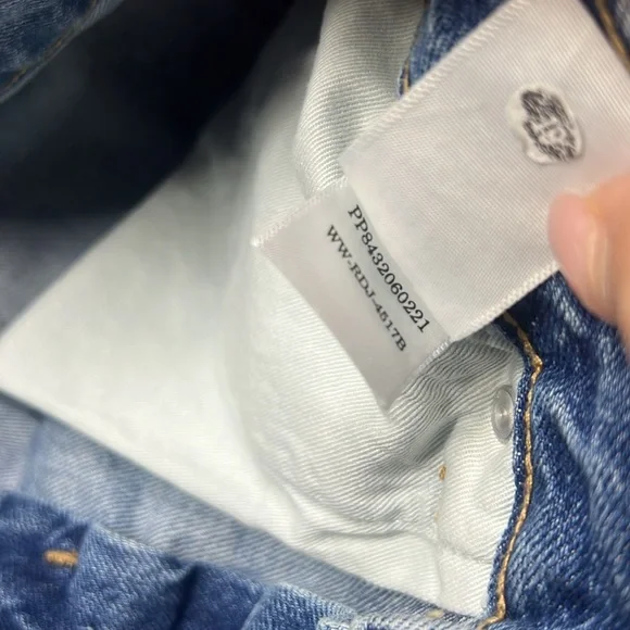 Everlane Woman’s High Rise Distressed Denim Mom Shorts Size 28 - Picture 3 of 10